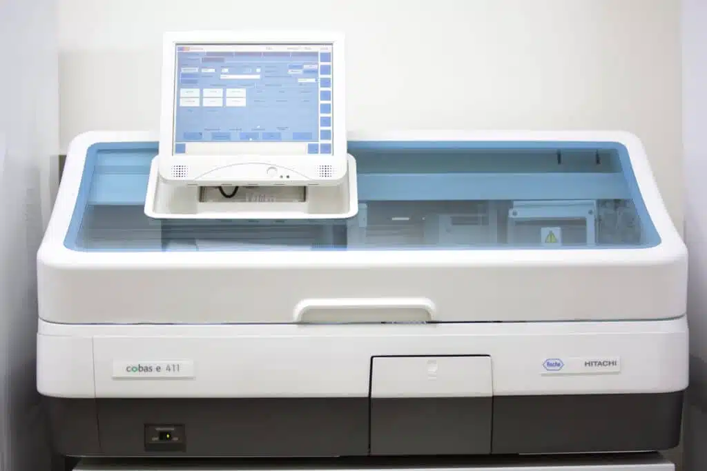 ROCHE Cobas e-411 - Reproart Clinic